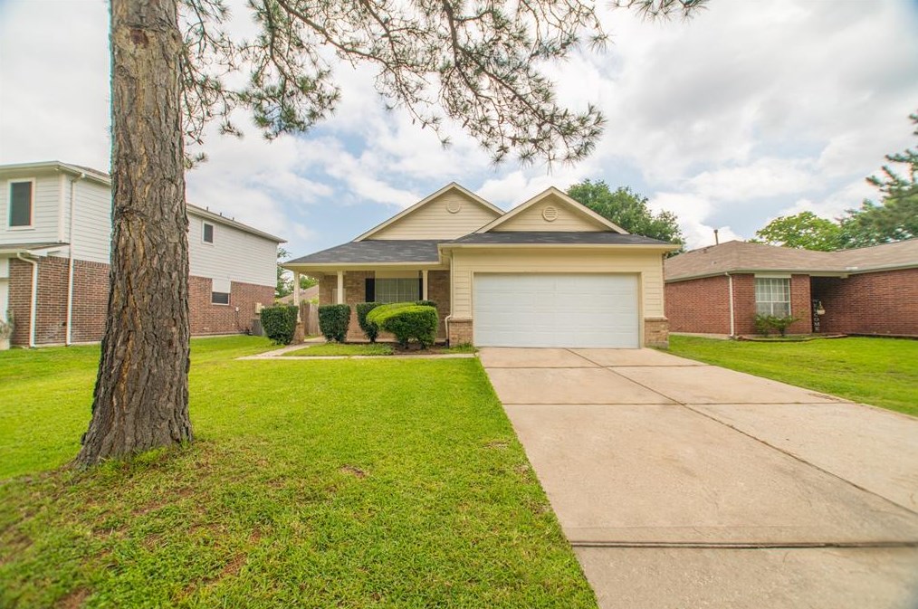 1111 Turnberry Park Ln, Spring TX  77373-8275 exterior