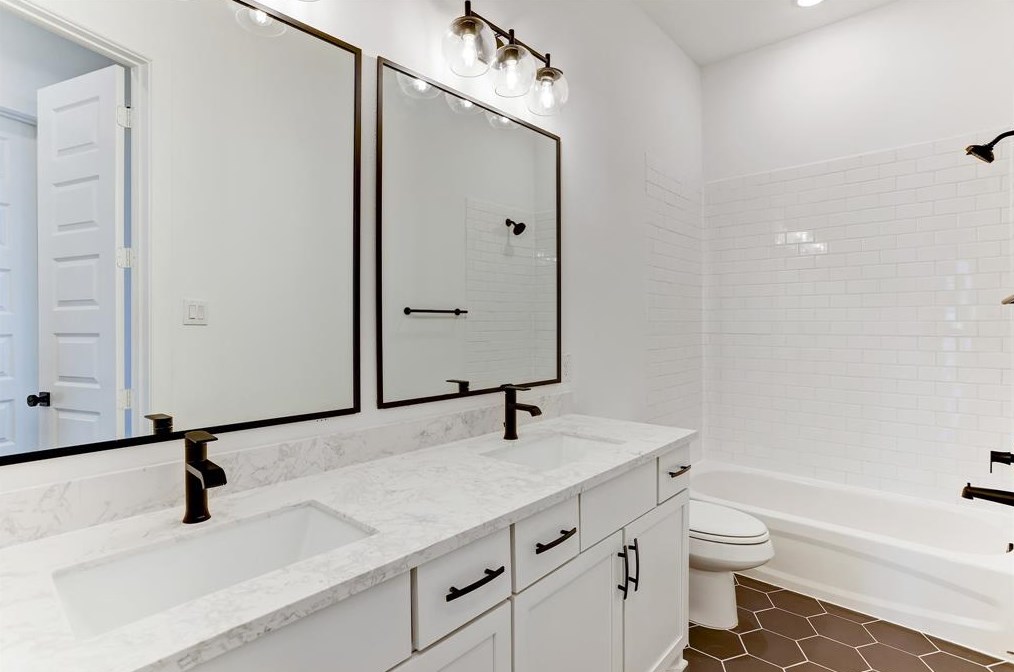 308 40 St, Houston TX 77022-4741 exterior