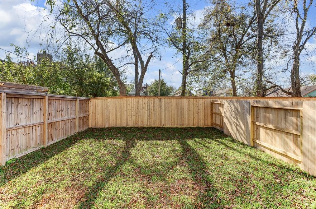 308 40 St, Houston TX 77022-4741 exterior