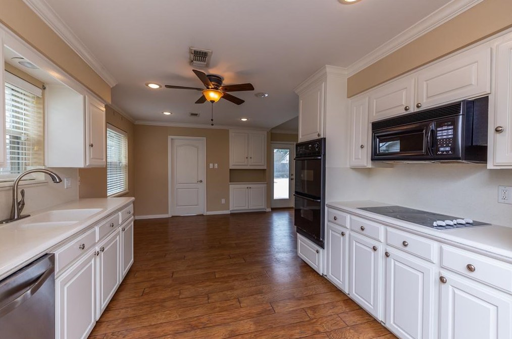 8822 Hazen St, Houston TX  77036-6746 exterior