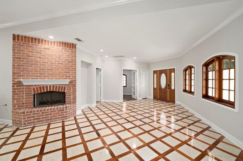 6303 Lugary Dr, Houston TX  77036-4121 exterior