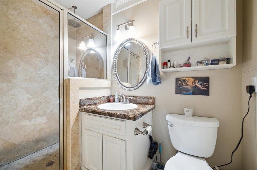 8522 Greenbush St, Houston TX  77025-3846 exterior