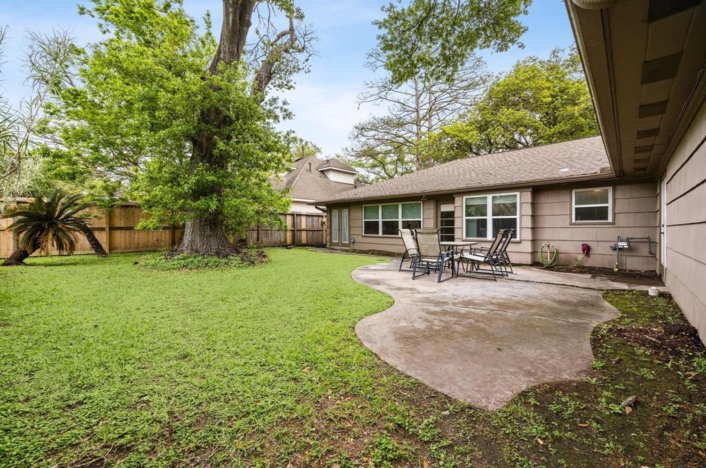 8522 Greenbush St, Houston TX  77025-3846 exterior