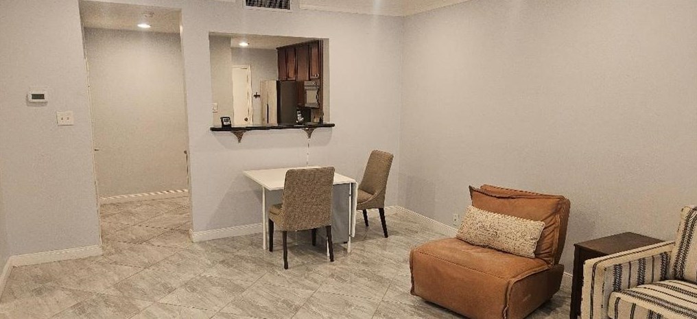2829 Timmons Ln, Houston TX  77027-5352 exterior