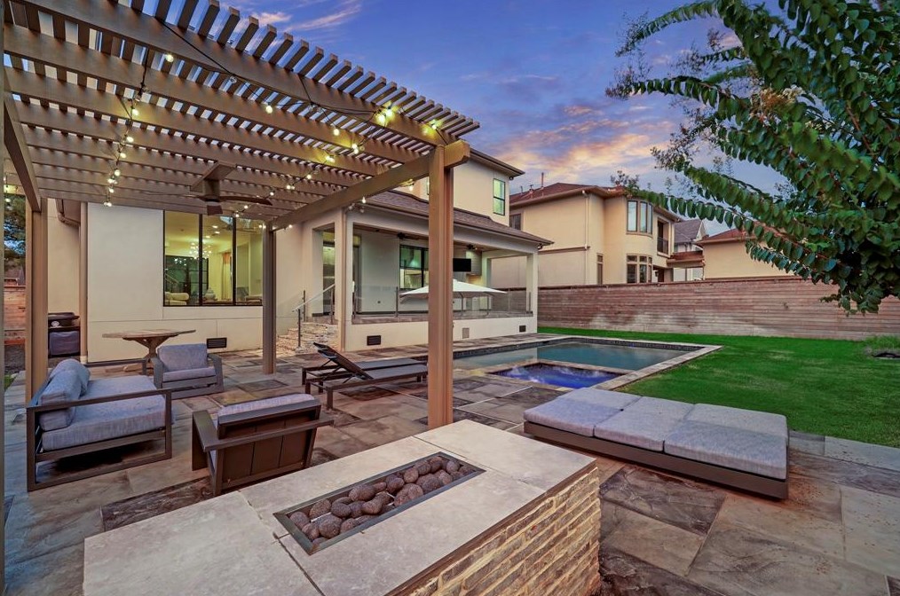 4122 Tartan Ln, Houston TX  77025-2920 exterior