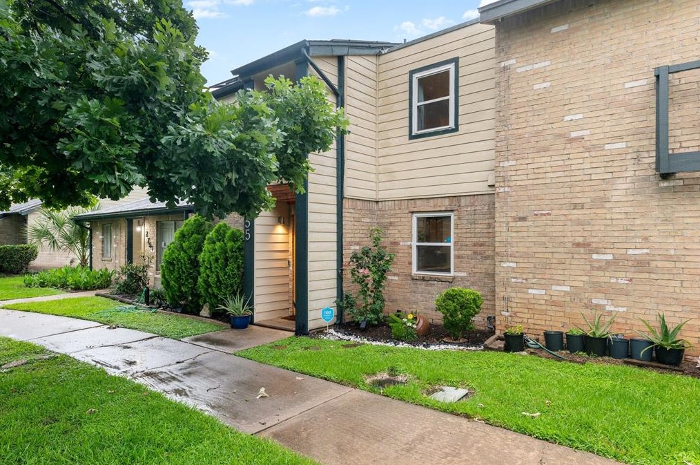 12755 Leader St, Houston TX  77072-5119 exterior