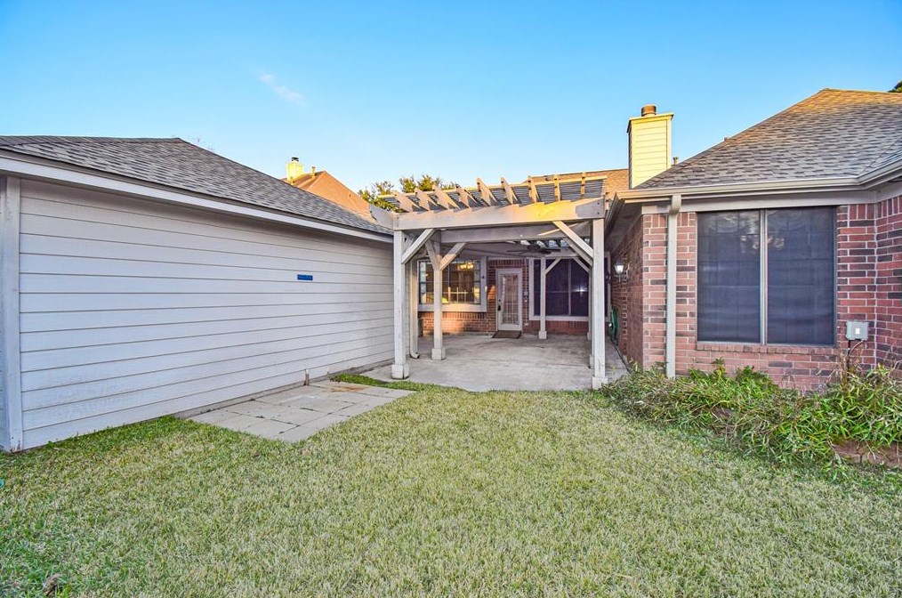 11319 Chestnut Wood Trl, Houston TX  77065-3353 exterior