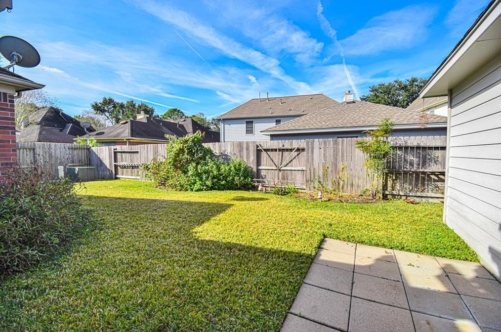 11319 Chestnut Wood Trl, Houston TX  77065-3353 exterior