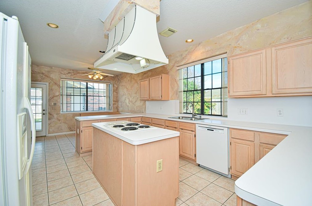 11319 Chestnut Wood Trl, Houston TX  77065-3353 exterior
