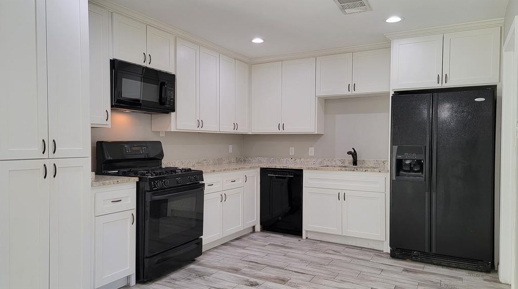 3819 Heatherbrook Dr, Houston TX  77045-5620 exterior