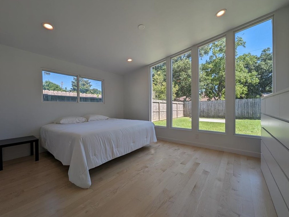 4329 Kingfisher Dr, Houston TX  77035-5107 exterior