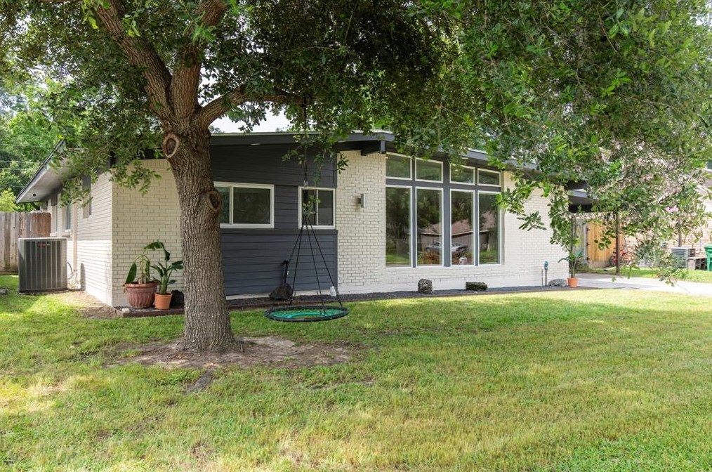 4329 Kingfisher Dr, Houston TX  77035-5107 exterior