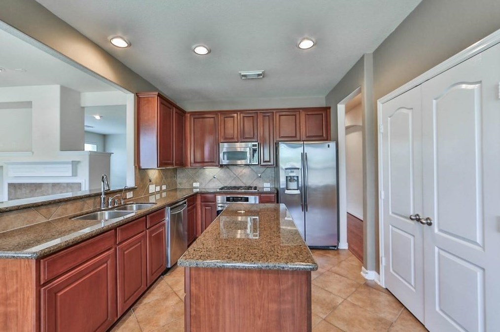 9506 Gramond Hall Ct, Spring TX  77379-3351 exterior