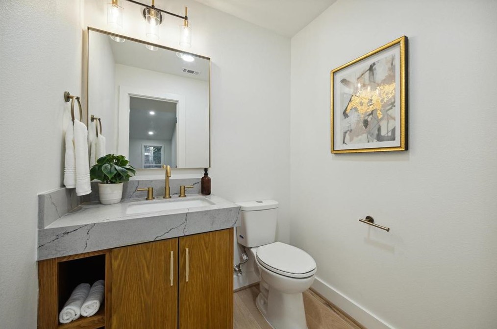 8441 Winningham Ln, Houston TX  77055-6634 exterior