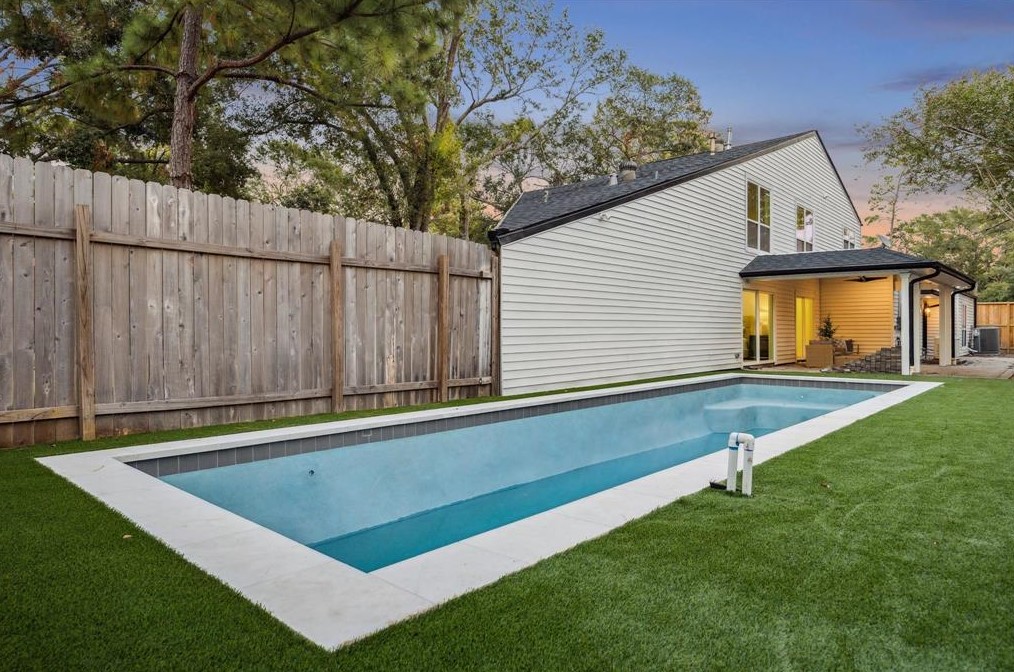 8441 Winningham Ln, Houston TX  77055-6634 exterior