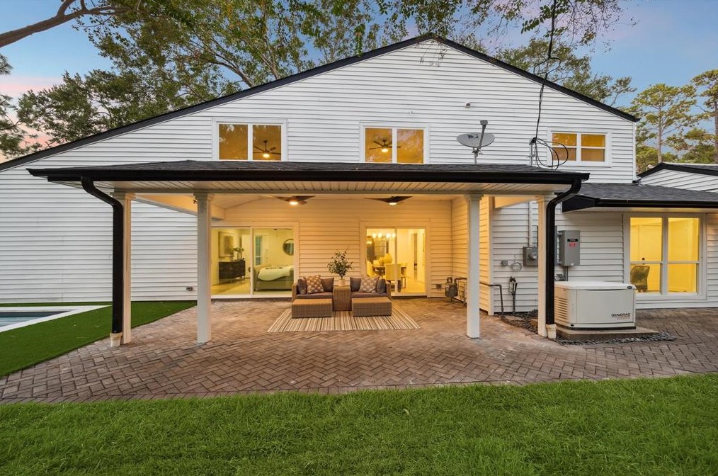 8441 Winningham Ln, Houston TX  77055-6634 exterior