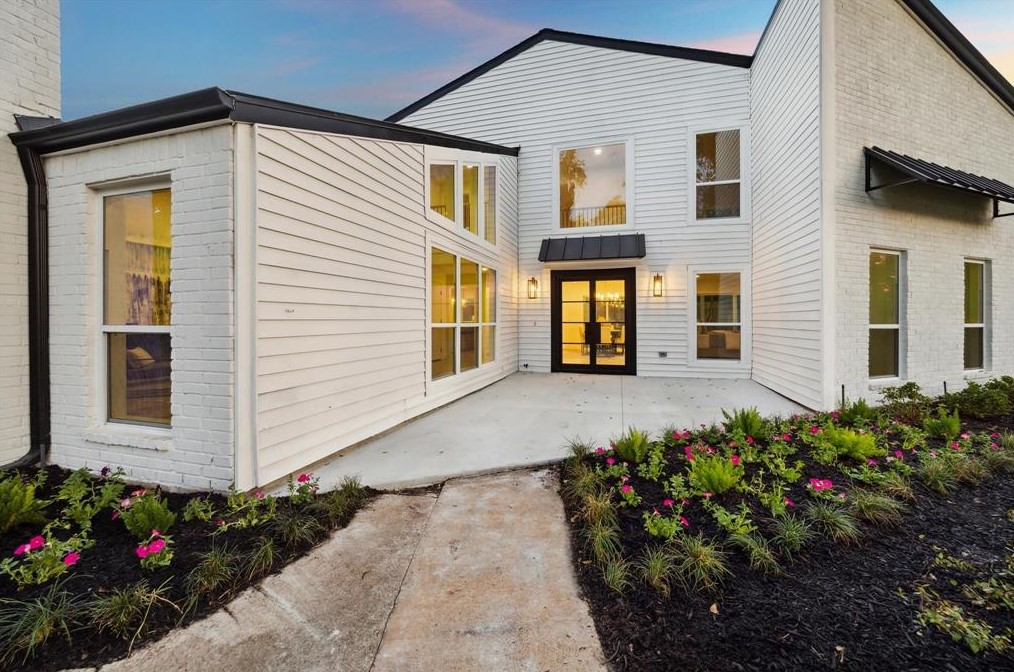 8441 Winningham Ln, Houston TX  77055-6634 exterior