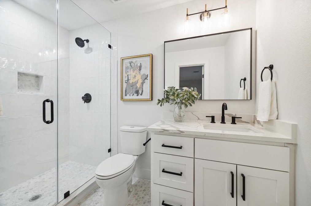 8441 Winningham Ln, Houston TX  77055-6634 exterior