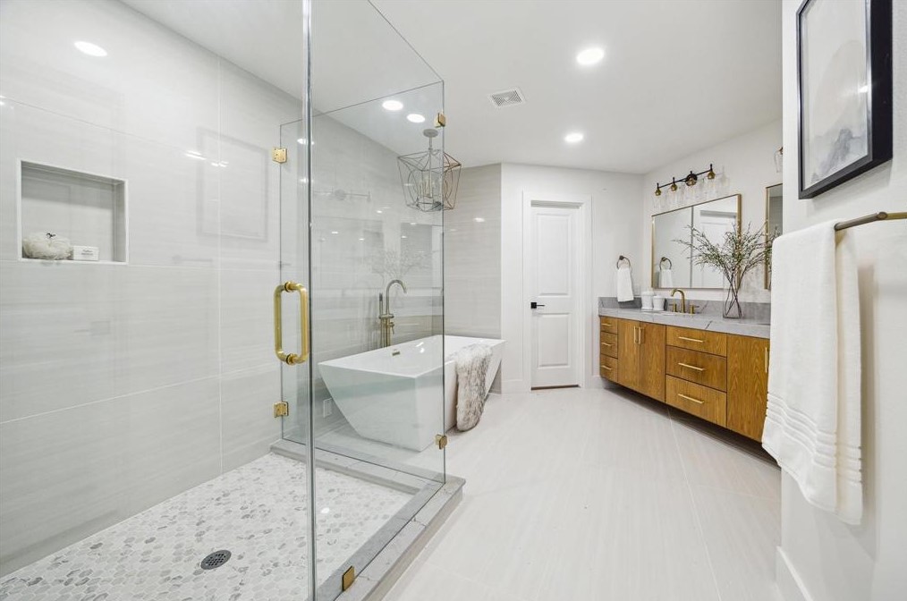 8441 Winningham Ln, Houston TX  77055-6634 exterior