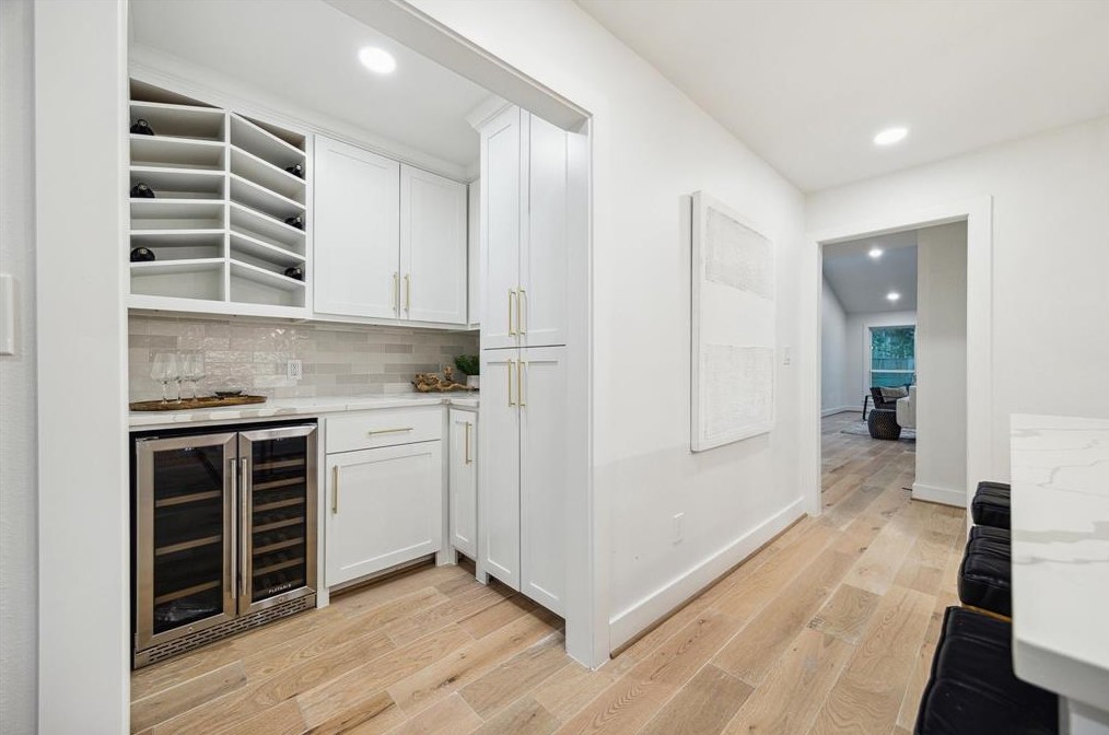 8441 Winningham Ln, Houston TX  77055-6634 exterior