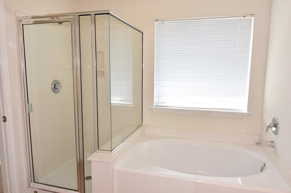 14339 Mooreview Ln, Houston TX  77014-1484 exterior