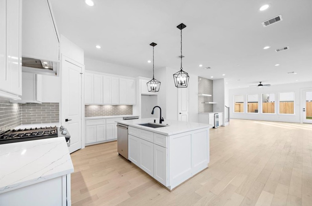916 Nadine, Houston TX  77009-2443 exterior