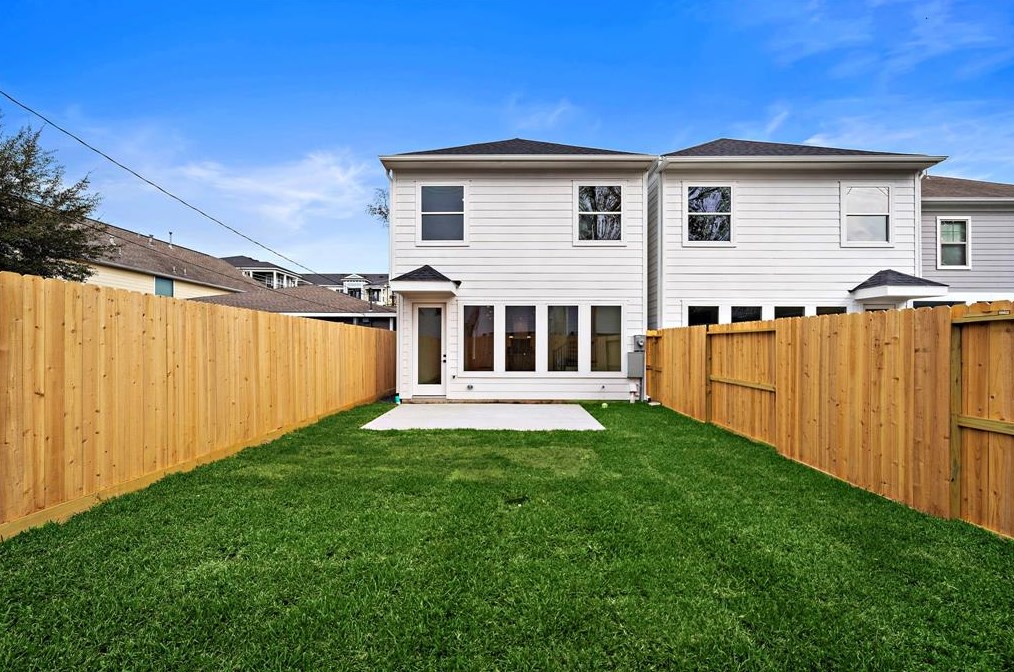 916 Nadine, Houston TX  77009-2443 exterior