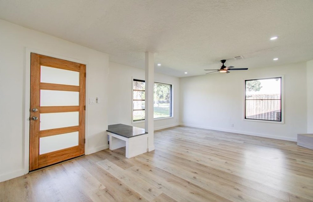 7811 Trentway St, Houston TX  77040-6117 exterior