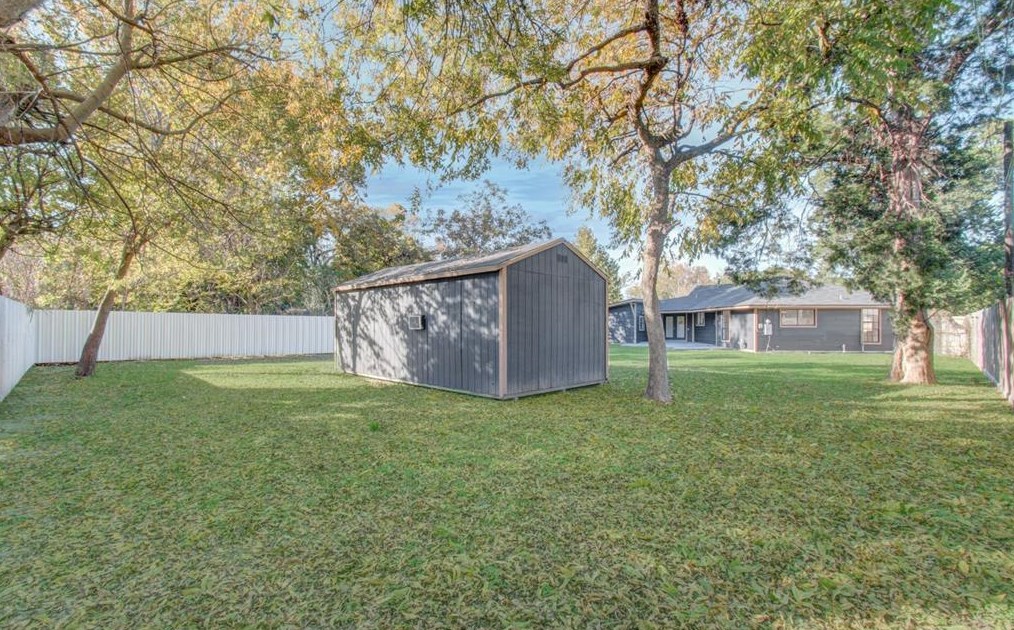7811 Trentway St, Houston TX  77040-6117 exterior