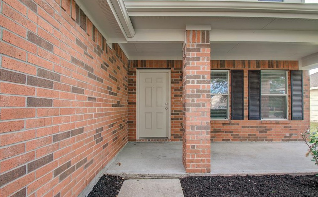 2814 Copeland Mill Ln, Houston TX  77047-2506 exterior