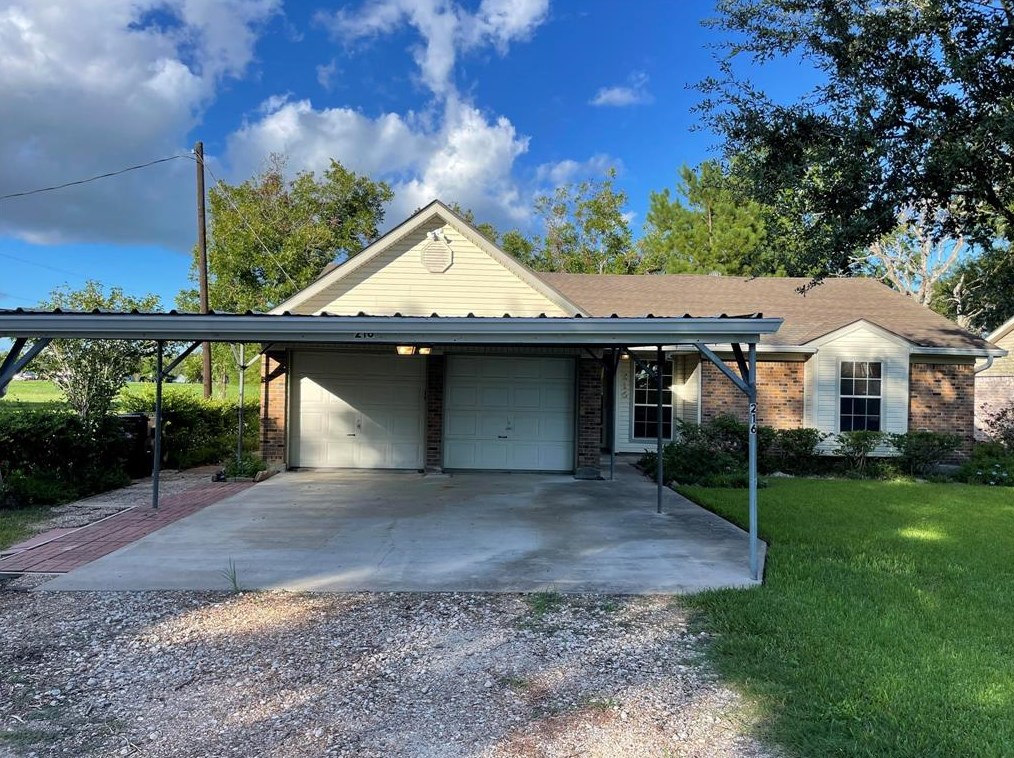 216 8th St, Beasley TX  77417-9435 exterior