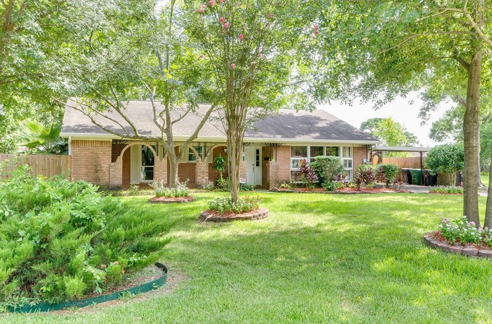 4807 Chantilly Ln, Houston TX  77092-5348 exterior