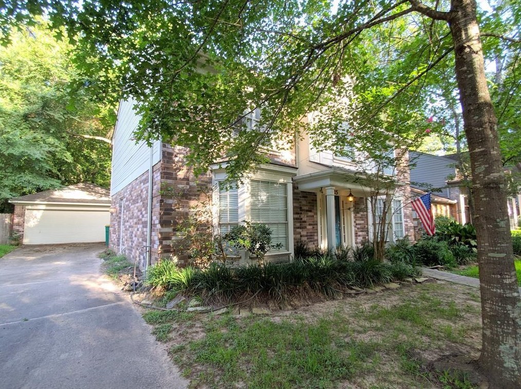 15 Thorn Berry Pl, Spring TX 77381-4311 exterior