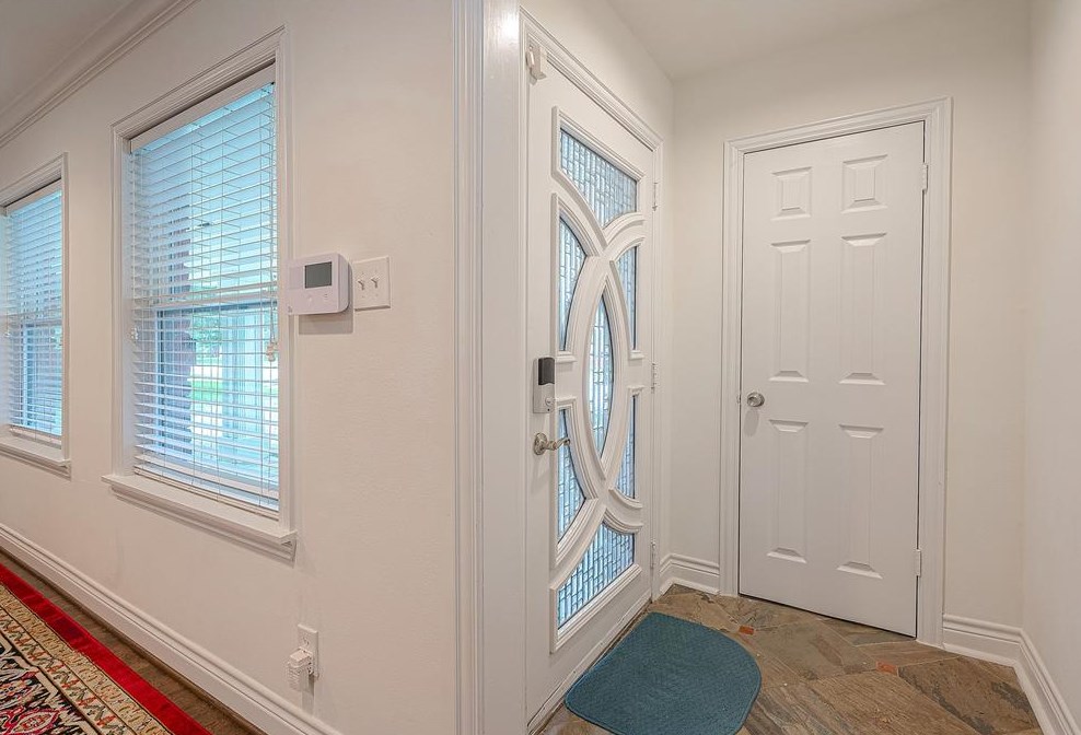 5111 Creekbend Dr, Houston TX  77035-3142 exterior