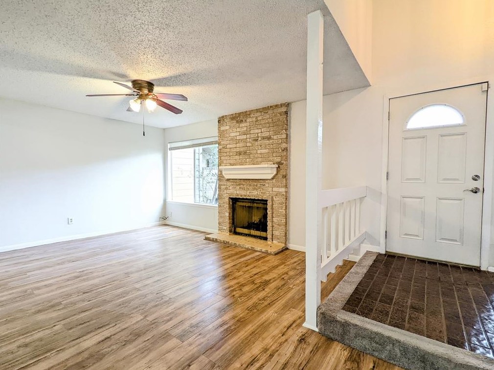 8588 Dairy View Ln, Houston TX  77072-3907 exterior