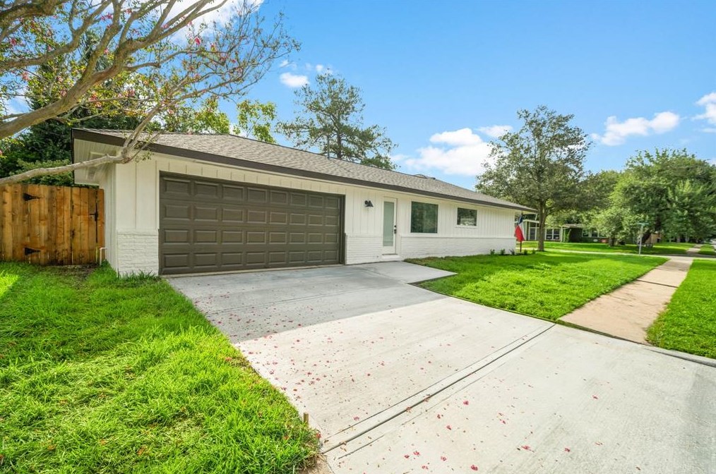 4762 Kinglet St, Houston TX  77035-3025 exterior