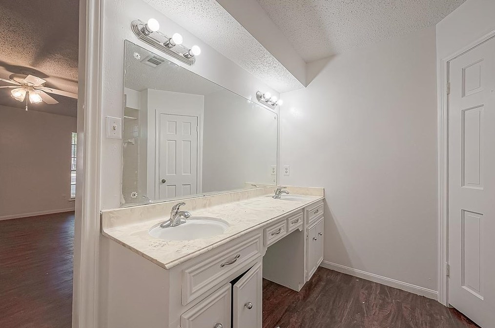 5106 Theall Rd, Houston TX  77066-2314 exterior