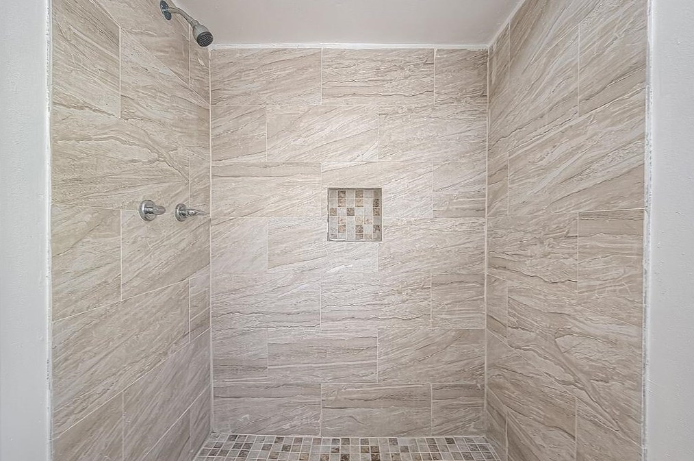 5106 Theall Rd, Houston TX  77066-2314 exterior