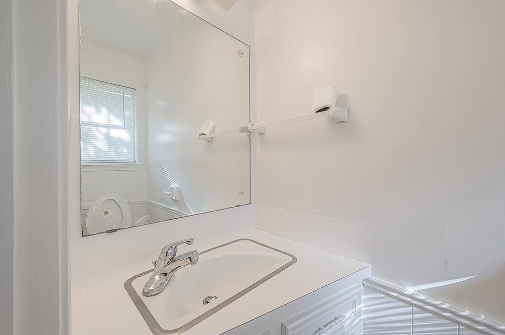 5106 Theall Rd, Houston TX  77066-2314 exterior