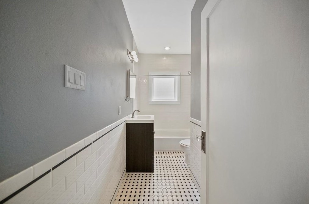 2301 Wentworth, Houston TX  77004-6087 exterior