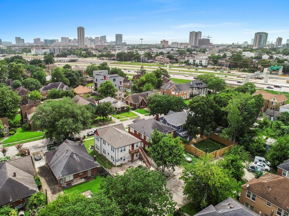 2301 Wentworth, Houston TX  77004-6087 exterior