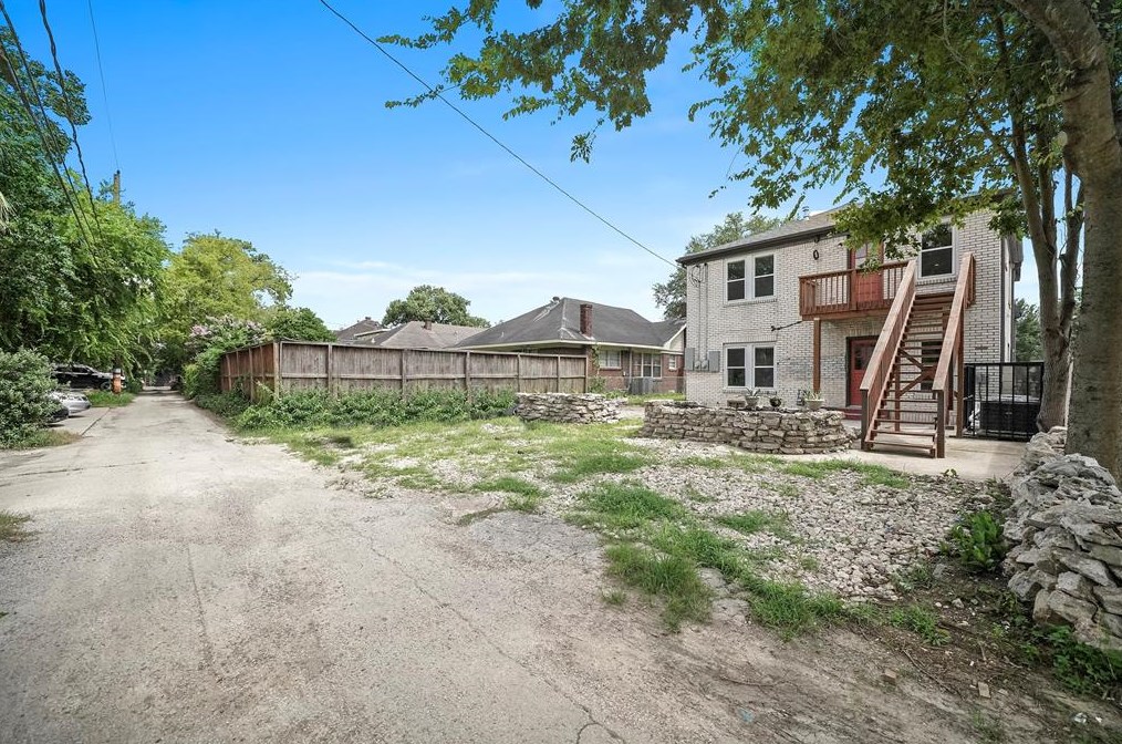 2301 Wentworth, Houston TX  77004-6087 exterior