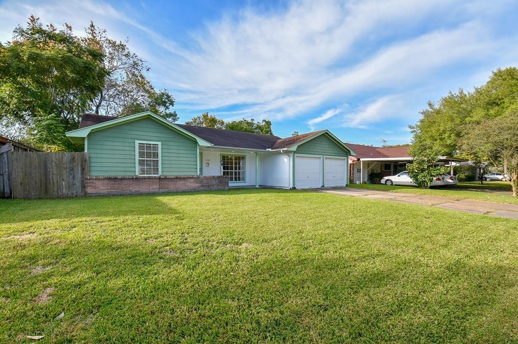 7007 Carvel Ln, Houston TX  77074-4805 exterior