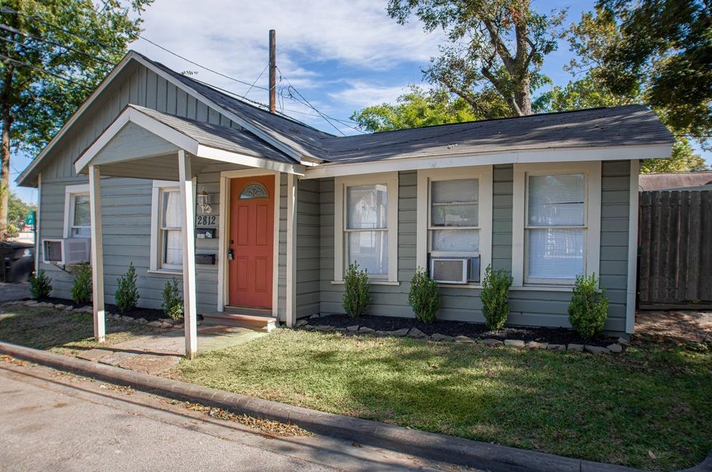 2812 Cortlandt St, Houston TX  77008-2241 exterior