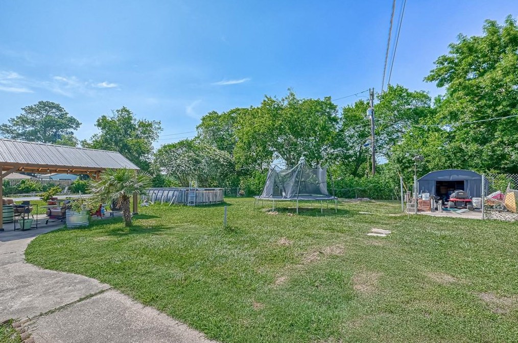 2021 Tupperlake Ln, Bay City TX  77414-7722 exterior