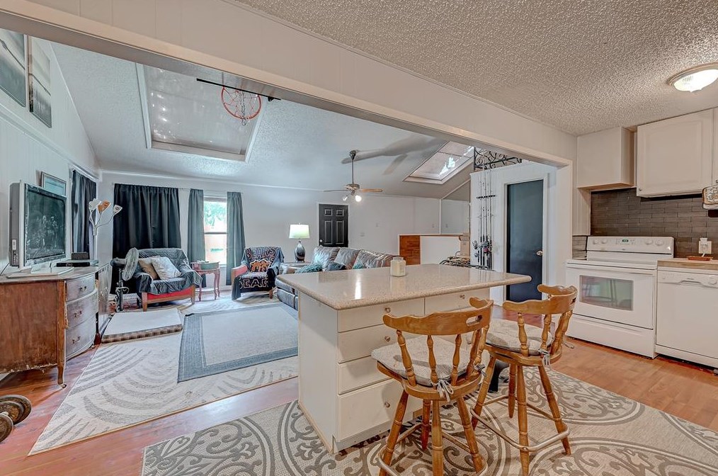 2021 Tupperlake Ln, Bay City TX  77414-7722 exterior