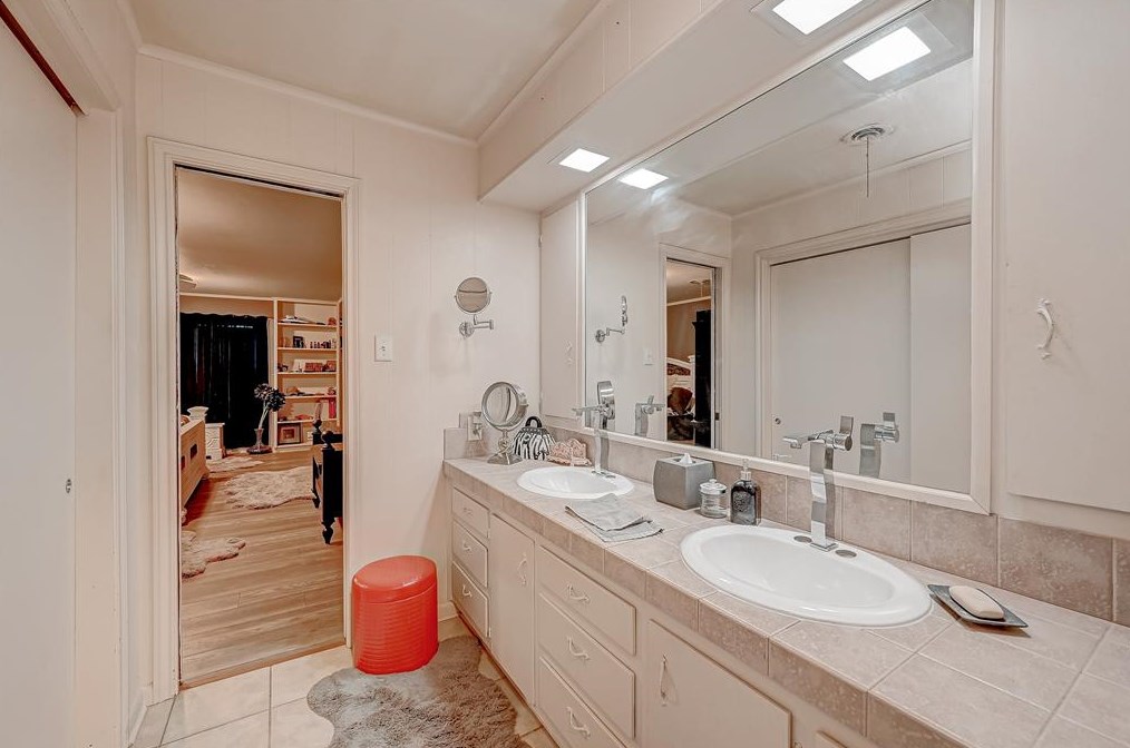 2021 Tupperlake Ln, Bay City TX  77414-7722 exterior