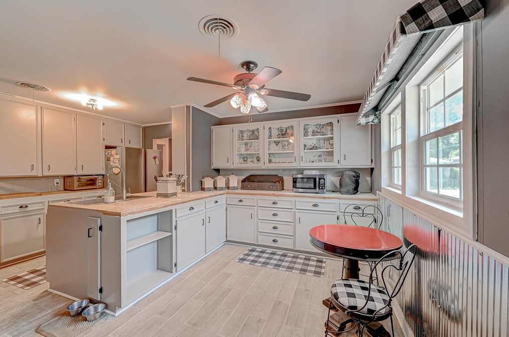 2021 Tupperlake Ln, Bay City TX  77414-7722 exterior