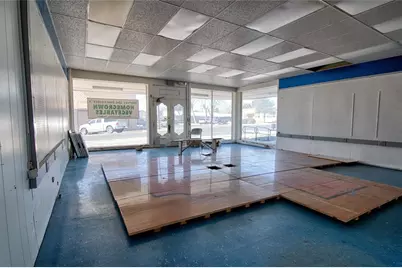 702 Upton Avenue, Schulenburg, TX 78956 - Photo 5