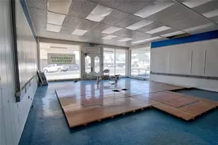 702 Upton Ave, Schulenburg, TX 78956 - Photo 5